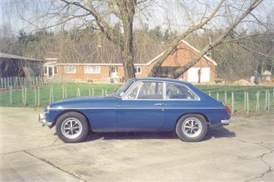 MG B GT Mineral Blue